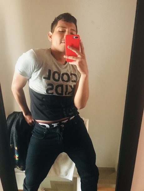 cristian urbina OnlyFans nackte Brüste