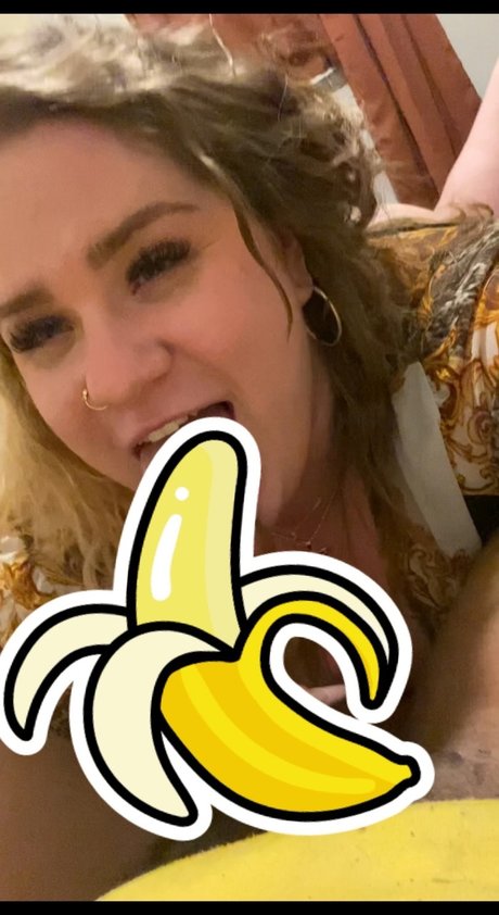 Anna amp amp her Banana_ OnlyFans Gratis