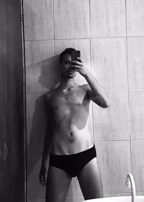 Davi Lennox_ OnlyFans-Fotos