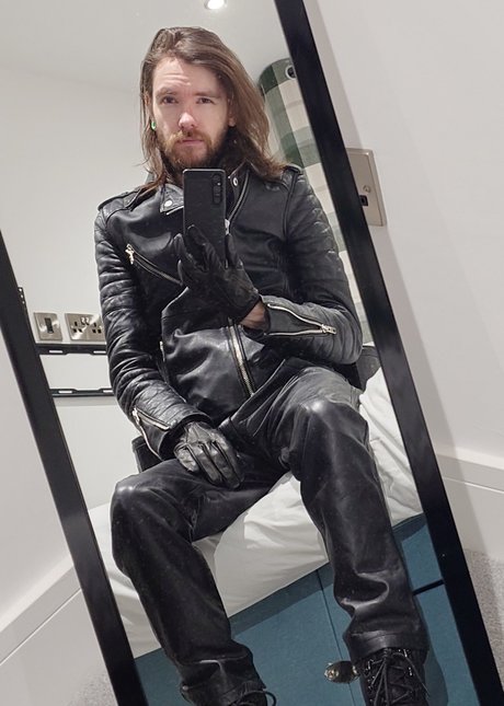 Chainsaw OnlyFans Lesbisch