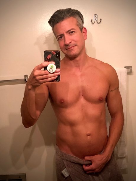 Nickropolis OnlyFans Striptease