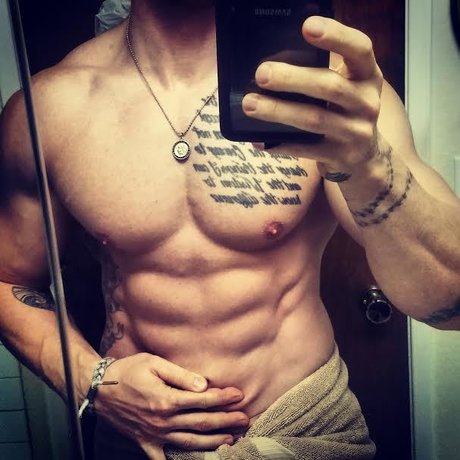 neutronic Nacktbilder von OnlyFans