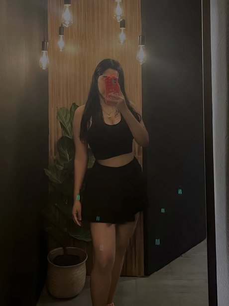 Niza Salvador OnlyFans Striptease