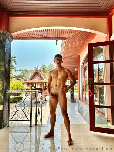 BANK OnlyFans Bilder