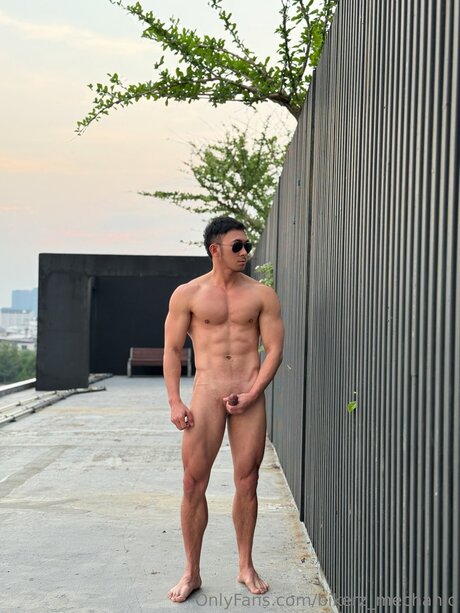 BANK Oben ohne OnlyFans