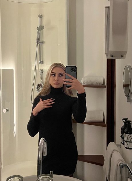 Nina S e 19 Nackt auf OnlyFans