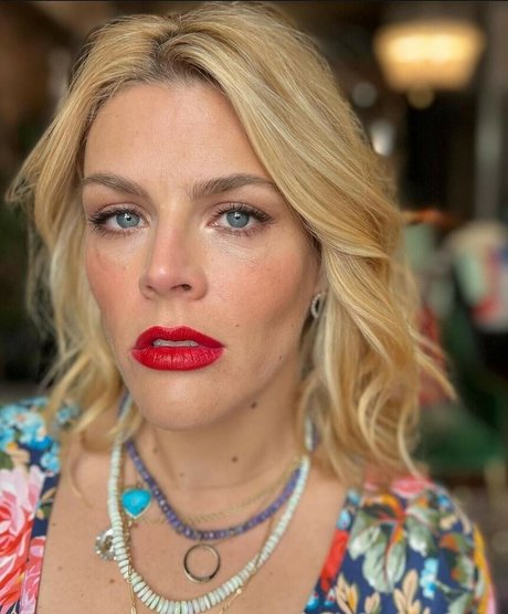 Busy Phillips OnlyFans-Inhalte