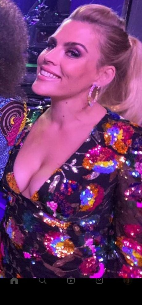 Busy Phillips OnlyFans-Model