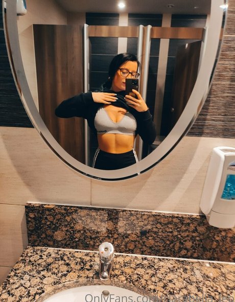 clarabella leo OnlyFans