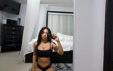 Kareena Bachra Titten OnlyFans