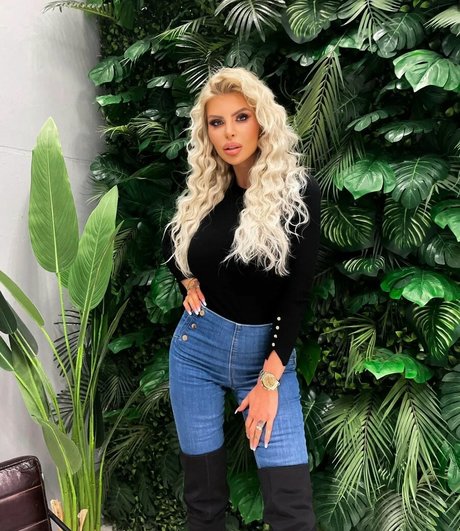 Lela Ceterova OnlyFans Striptease