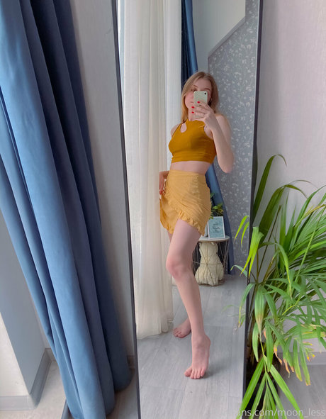 moon less Kostenlose OnlyFans-Inhalte