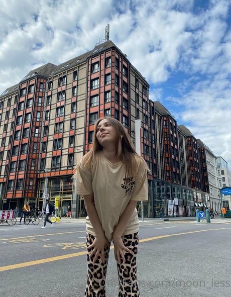 moon less XXX OnlyFans