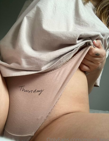 moon less Sexy OnlyFans