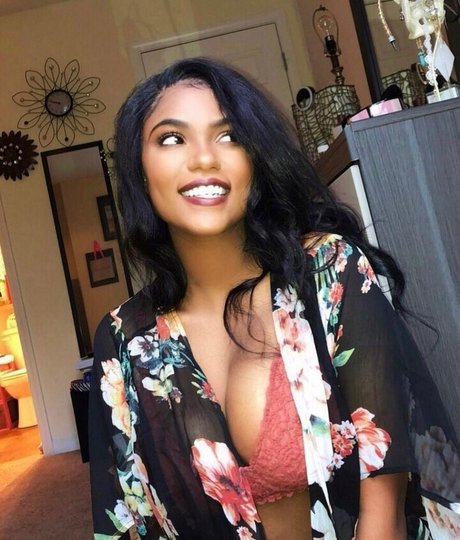 Sophia Cardinez OnlyFans