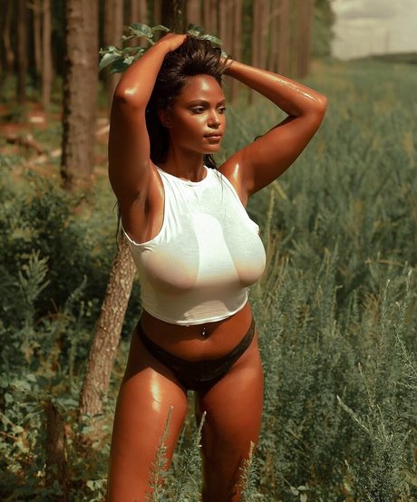 Sophia Cardinez Oben ohne OnlyFans