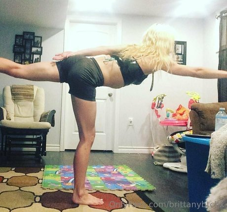 brittanybtchx OnlyFans Striptease