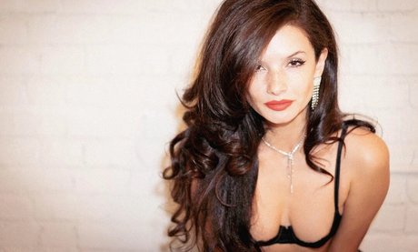 Alice Greczyn OnlyFans Brüste Bild