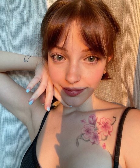 außerhalb von onlyfans kostenlos nackt Selfie