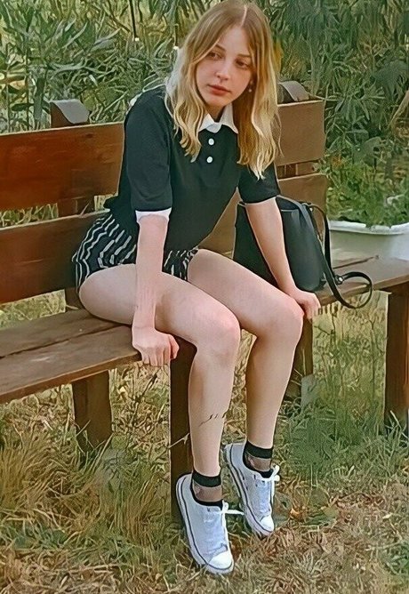 asiatische teen füße onlyfans schön Shot