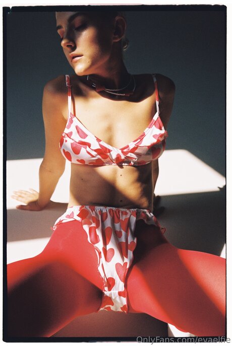 EvaElfie Kostenlose OnlyFans-Inhalte