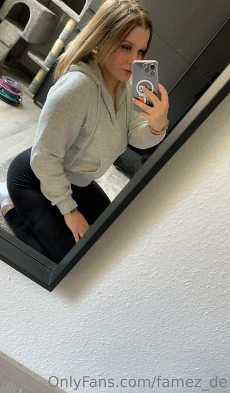 famez de OnlyFans Nackt