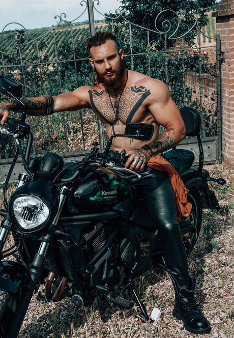 pervertmilan Gratis OnlyFans Inhalte