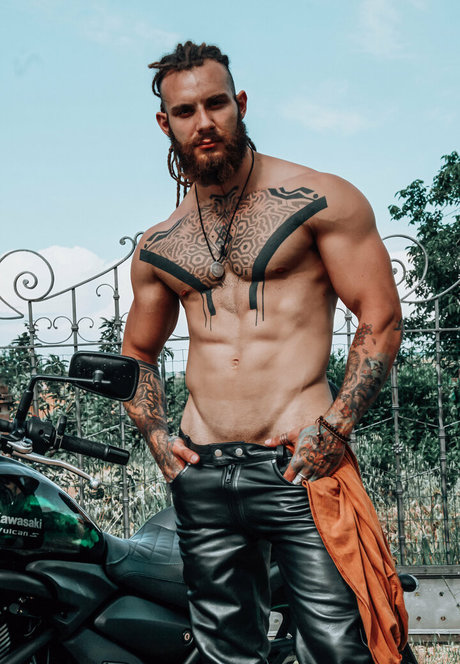 pervertmilan Nacktbilder von OnlyFans