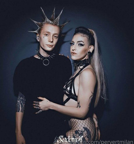 pervertmilan OnlyFans nackte Brüste