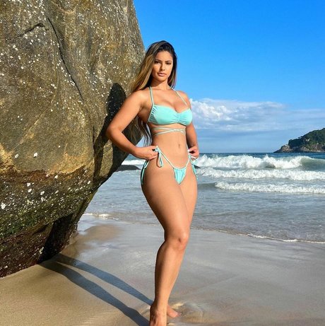 Iany Tassia OnlyFans Bilder