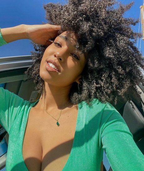 Curlswithv OnlyFans-Fotos