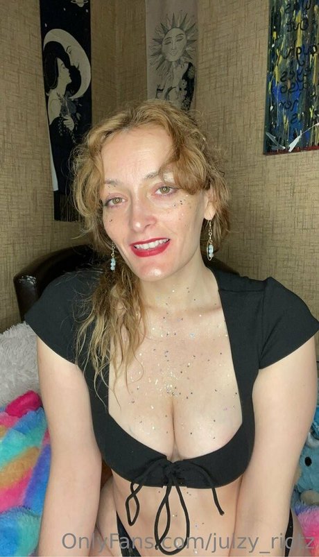 juizy riotz OnlyFans Pornografie