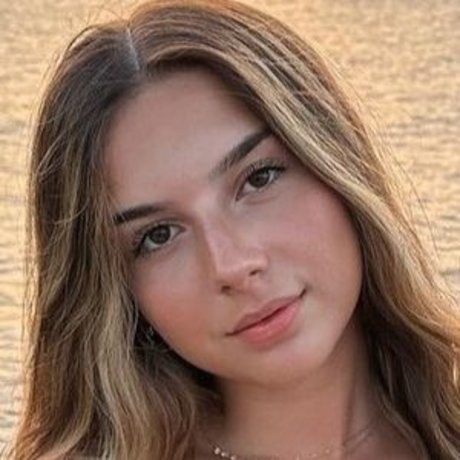 Lucia Correa OnlyFans X