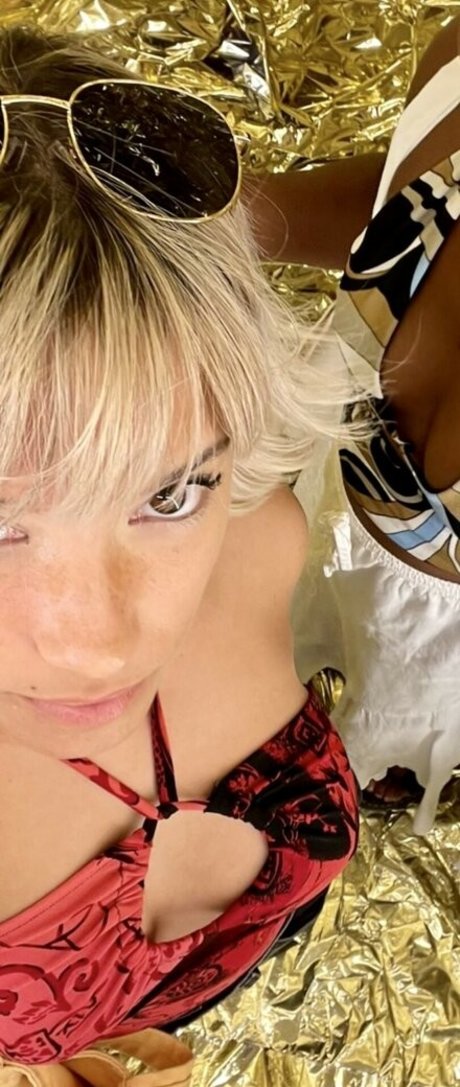 wellbeingwithabigail OnlyFans Model Bilder