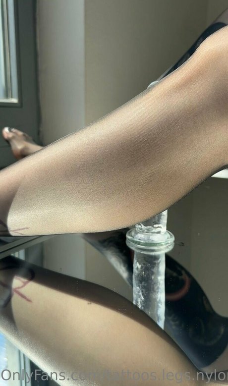 tattoos legs nylons free OnlyFans geleakt