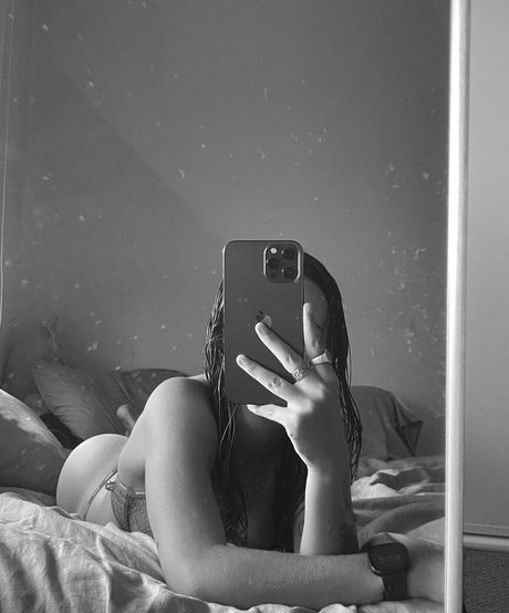 pruelearyy OnlyFans explizite Inhalte