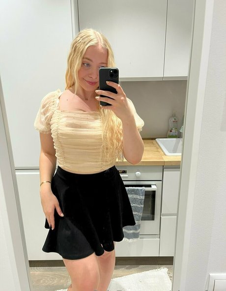 alora free OnlyFans OnlyFans