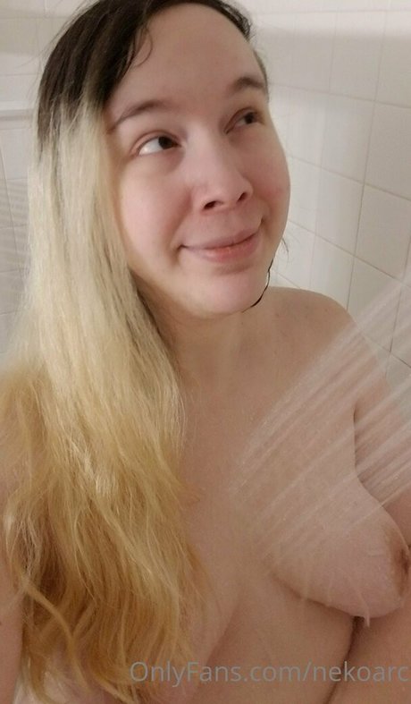 nekoarc OnlyFans schlank