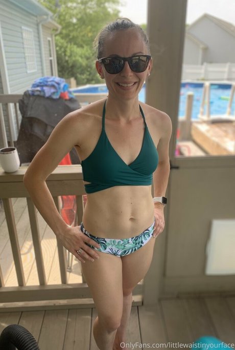 littlewaistinyourface OnlyFans Leaks