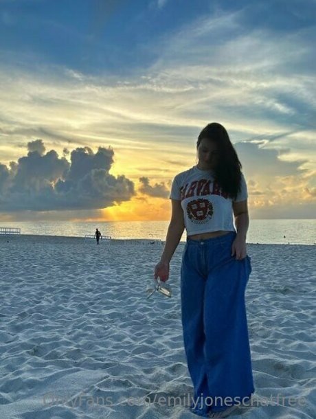 emilyjoneschatfree OnlyFans geleakte Brüste