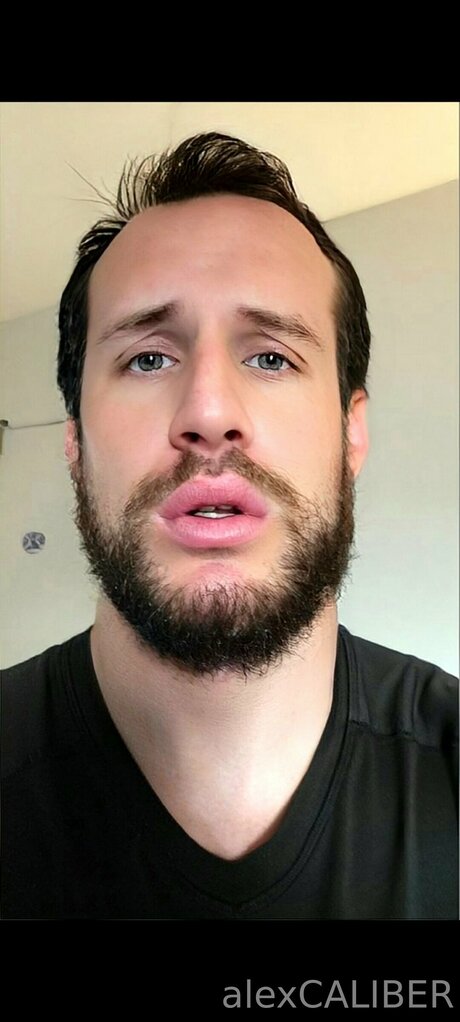 Alex Caliber Nacktbilder auf OnlyFans