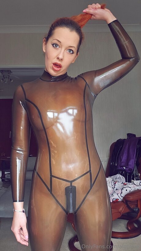 Alora Lux OnlyFans gratis