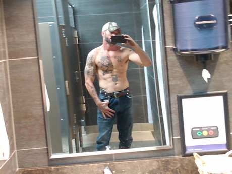 Donald Irelan NurlyFans-Pornos