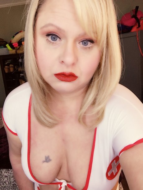 Nurse Missy Nacktbilder von OnlyFans
