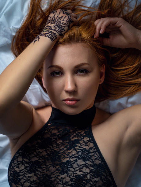 A Girl on Fire NurlyFans-Brüste