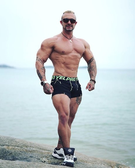 Aaron Wild OnlyFans-Seite