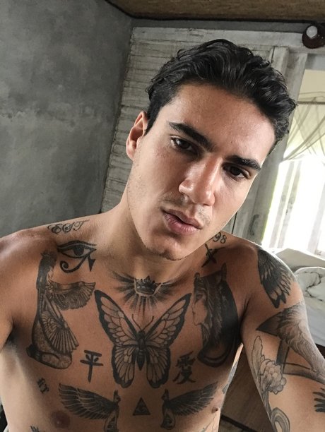 Alphaboy Alex_ OnlyFans schlank