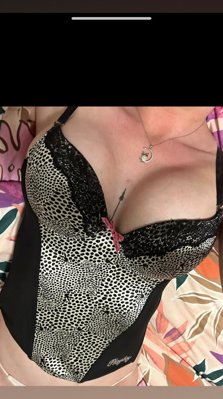 Anita Dickenme OnlyFans-Archiv