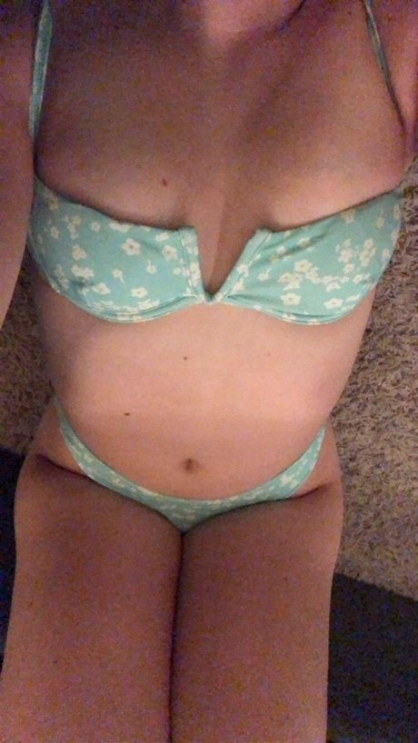 Adi s Average Life Nacktbilder auf OnlyFans