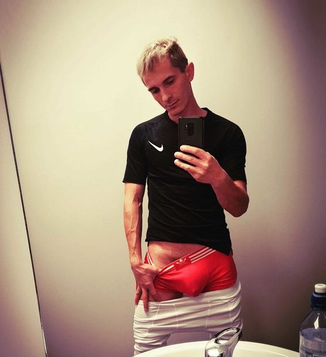 OnlyMeGayHot_ OnlyFans